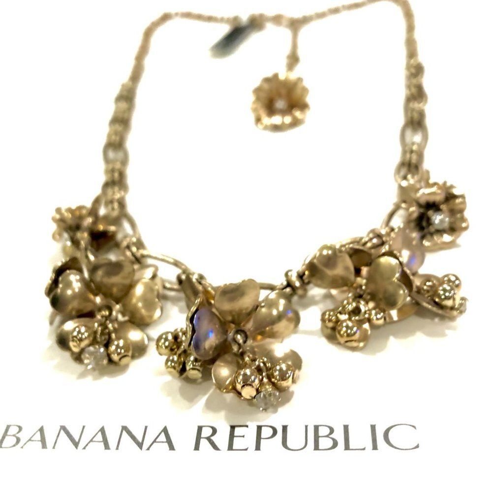 Banana Republic Antique Gold Petal Flower Necklace NWT 48